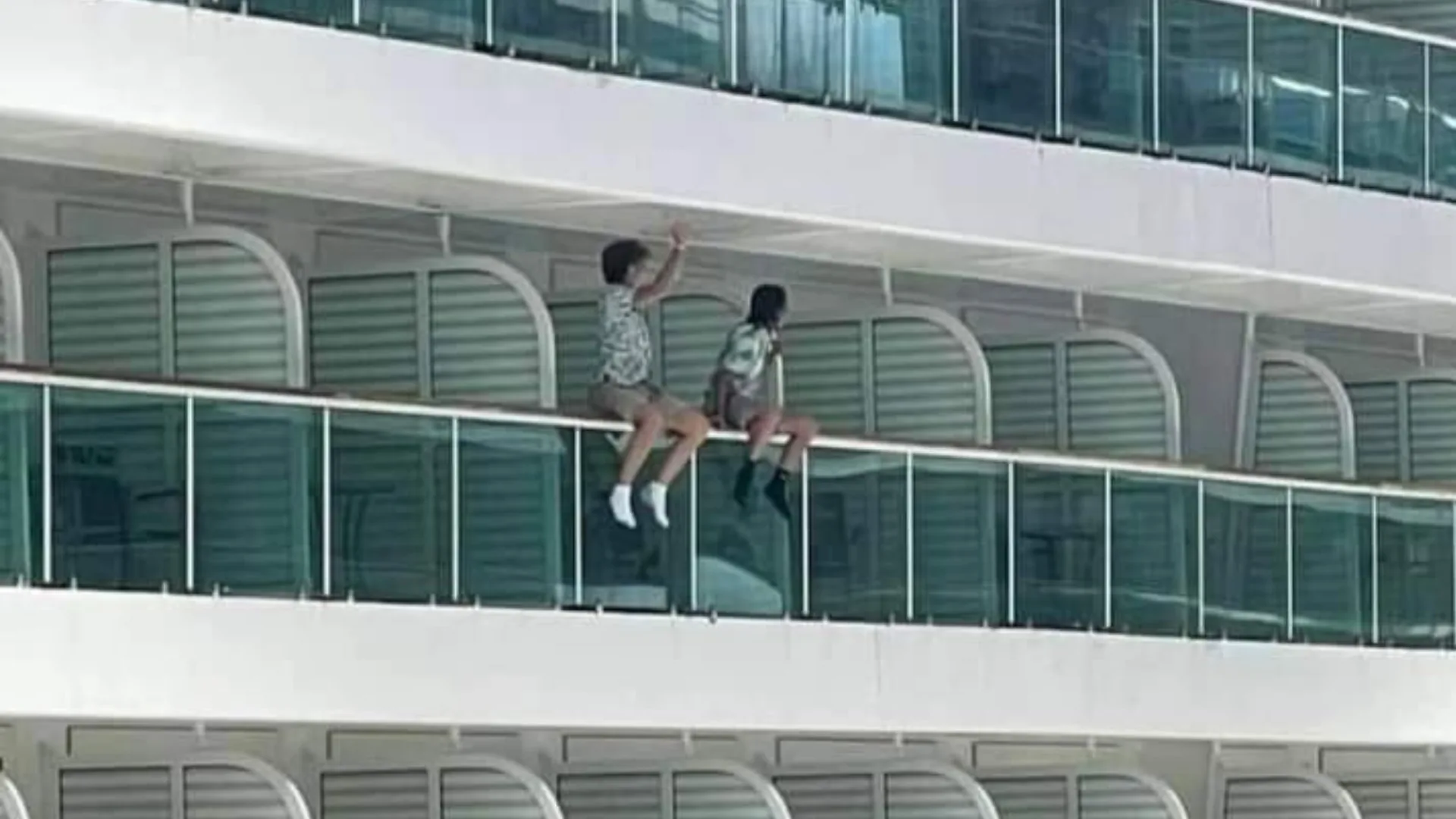 Sosyal medyayı karıştıran fotoğraf: Bu çocukların anne babası nerede?