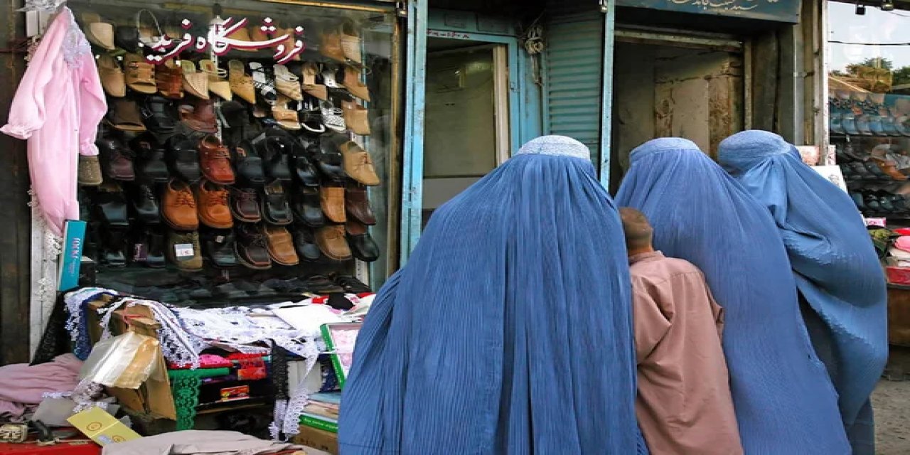 Hiç merak ettiniz mi, Afgan kadınları neden siyah yerine mavi burka giyiyor?