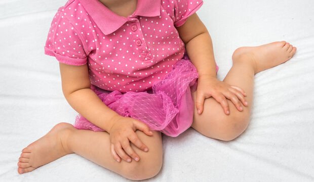 Çocuğunuz böyle oturuyorsa dikkat! W oturuşu nedir? W oturuşunun zararları nelerdir?