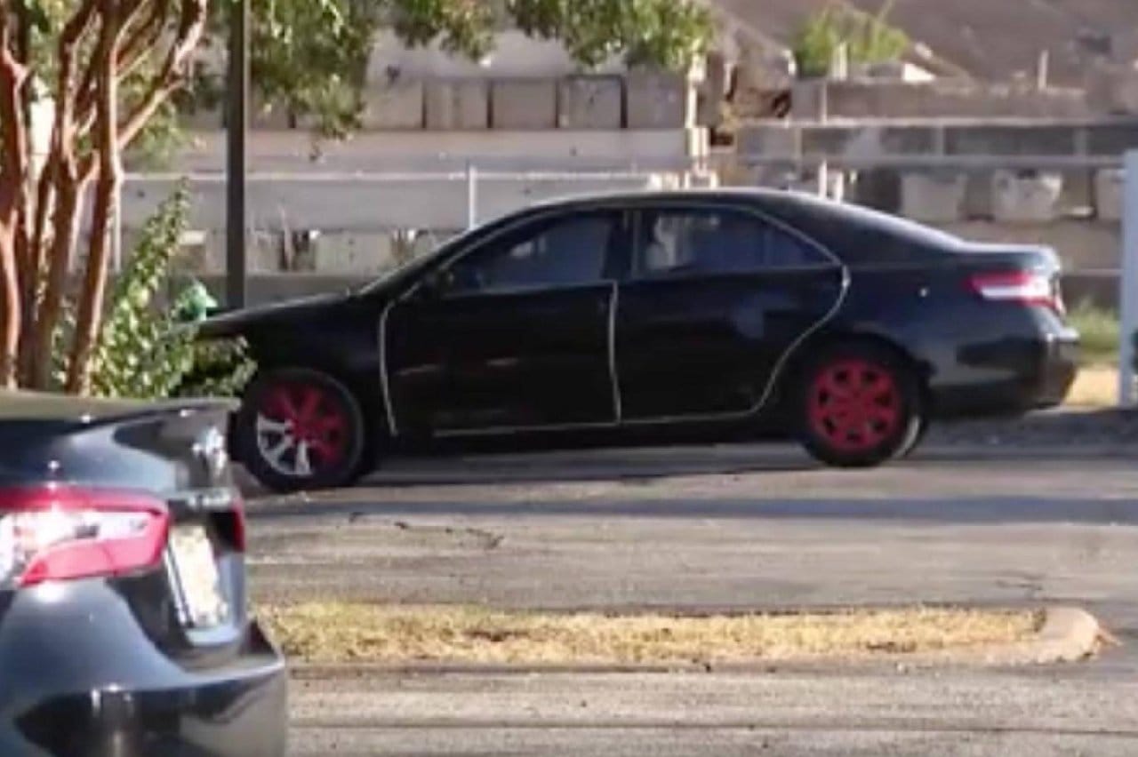 Arabada bırakılan 3 aylık bebek sıcaktan öldü