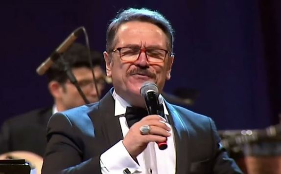 “Çok Yaşa Tayyip Dede” şarkısıyla tanınan tasavvuf sanatçısı yeniden Güzel Sanatlar Genel Müdürü oldu