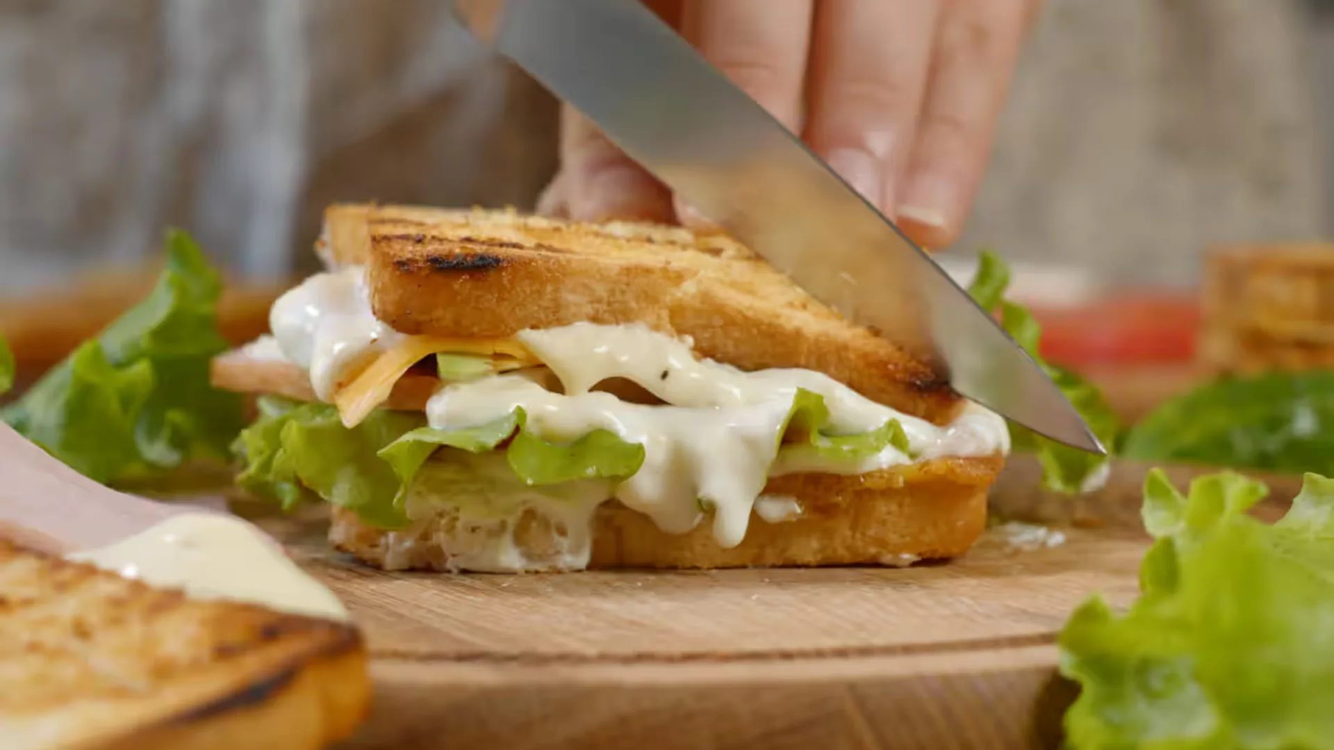 Kafede 'bıçak kesiyor' parası: Bir tostu ikiye bölmek için ücret almak doğru mu?