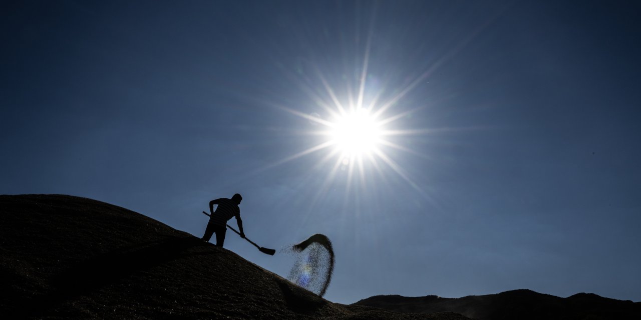 Kavurucu Sıcakta Zorlu Mesai