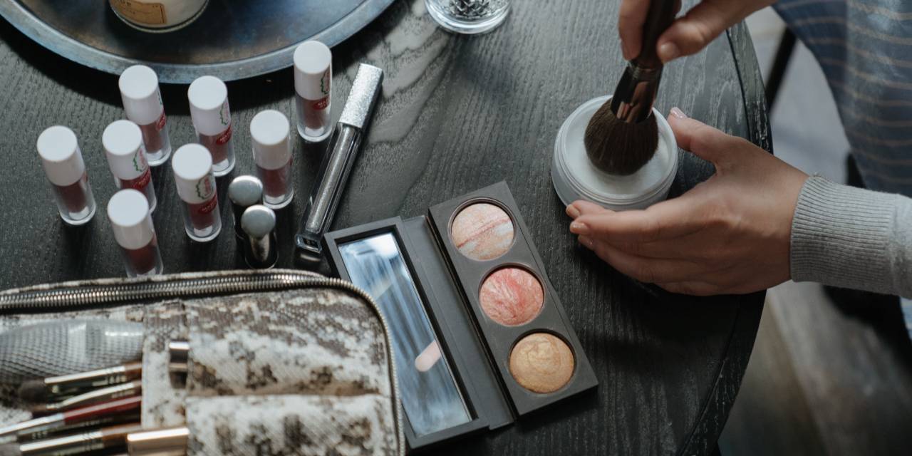 Acelesi Olanlar İçin 10 Dakikalık Makyaj Yapma Rehberi!