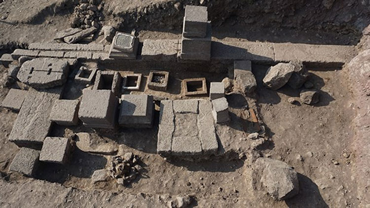 Assos'ta 2 bin 300 yıllık aile mezarlığı bulundu