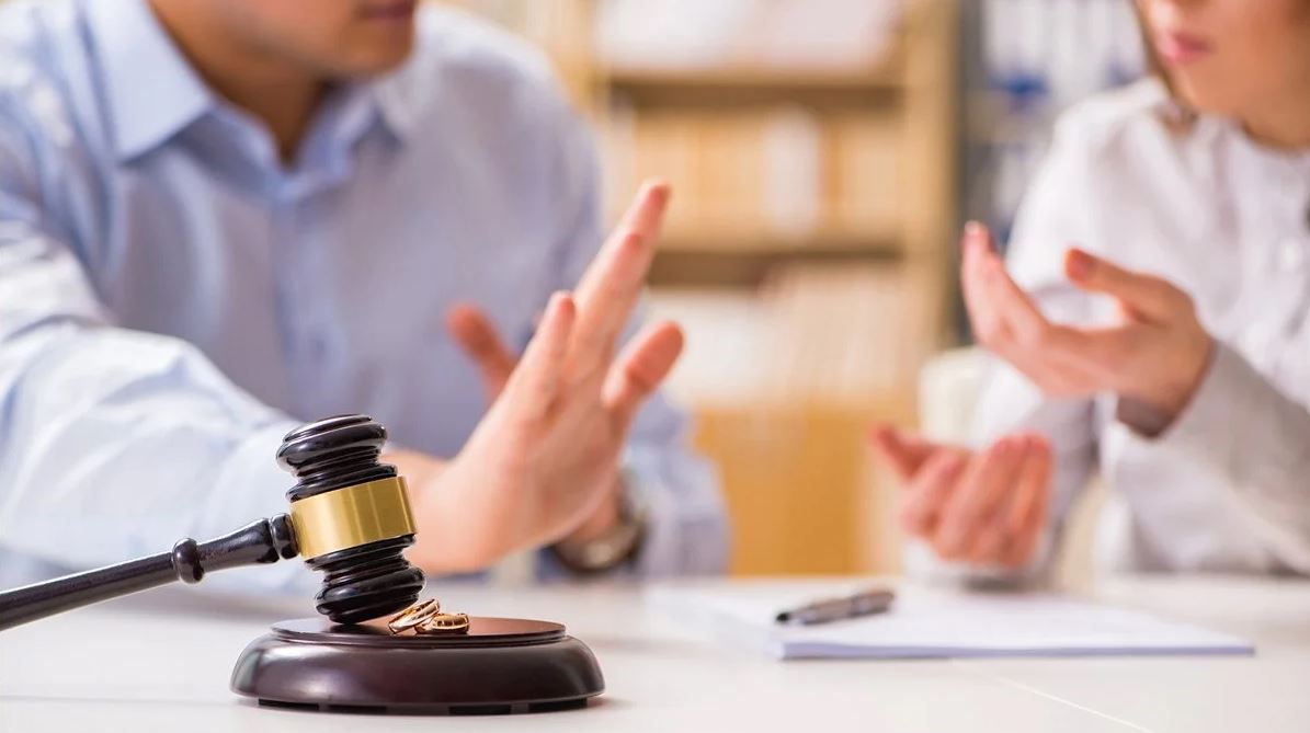 Geç Saatte Eve Gelen Usta Ortalığı Karıştırdı! Kapıyı Sürgülü Gören Adam Mahkemenin Yolunu Tuttu