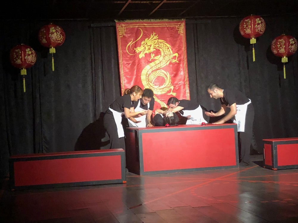 İzleyicileri içine çeken bir oyun: ’’Altın Ejderha’’