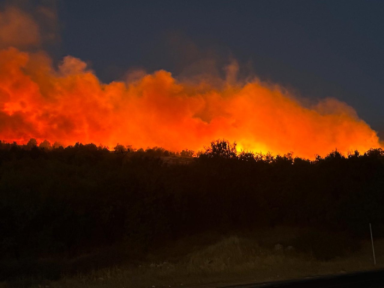 Diyarbakır'da Çıkan Orman Yangını Kontrol Altına Alındı