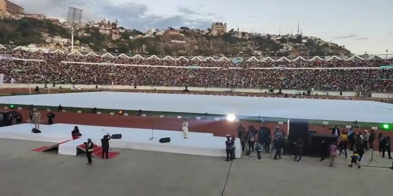 Stadyumda İzdiham: 12 Ölü