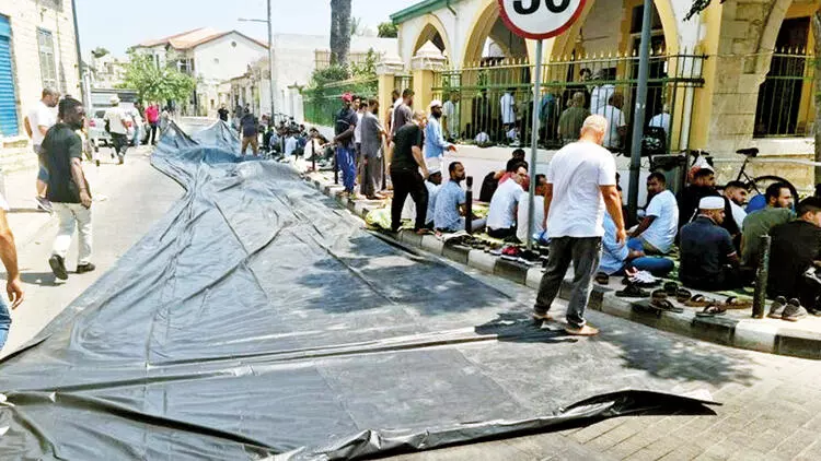 Rum kesiminde camiye molotoflu saldırı