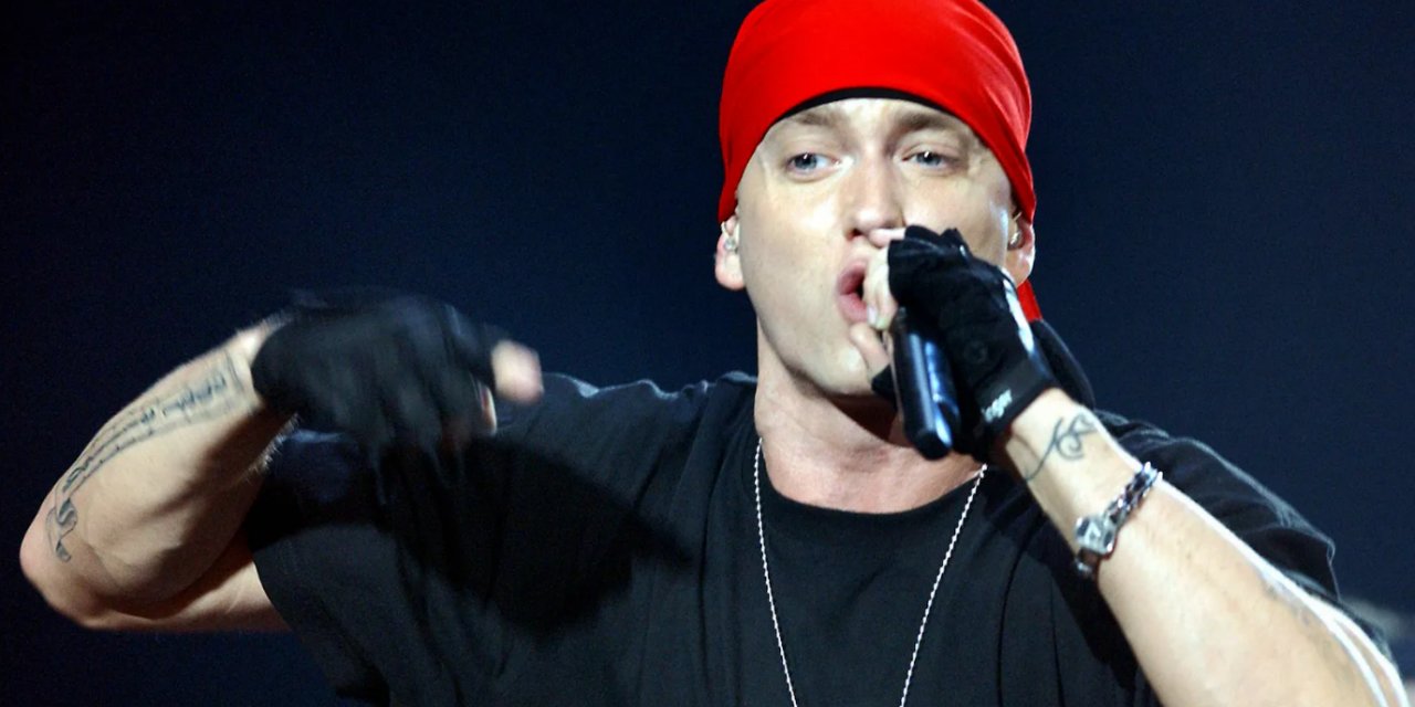 Eminem'den Başkan Adayına: "Şarkılarımla Rap Yapma"
