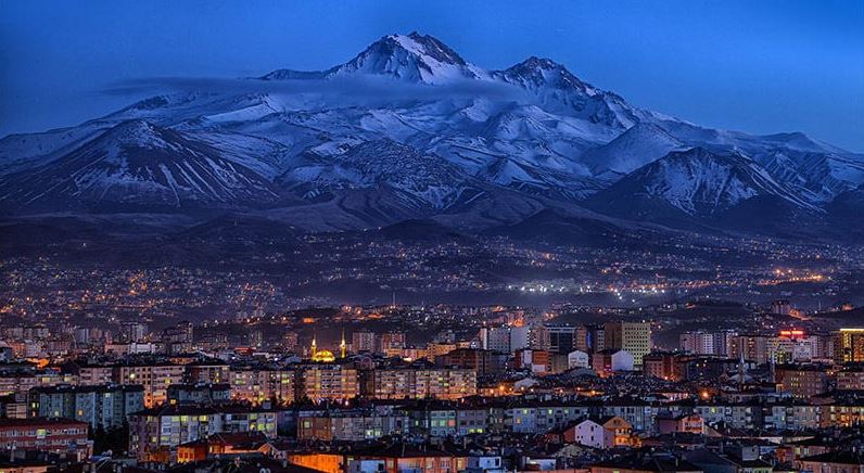6 Şubat Depremlerinden Beri Herkes Bunu Konuşuyor! 86 Derecelik Su Çıkıyor, Erciyes Dağı Patlamaya Hazır Bomba mı?