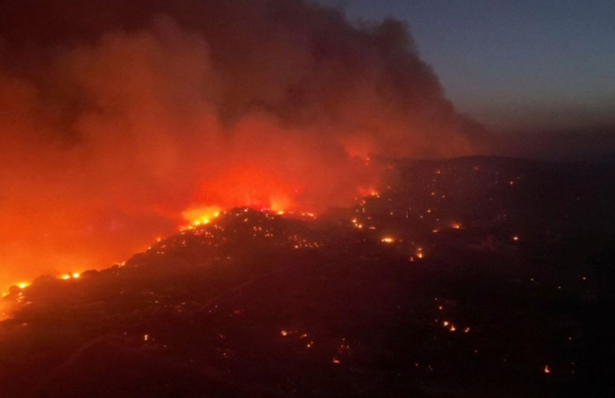 Yunanistan'daki yangınlar 13 gündür sürüyor! Uçak ve helikopterlere yoğun duman engeli