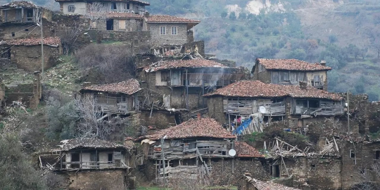 Gerçek hayaletli köy! Sadece 8 kişi yaşıyor! Buraya gelenin tüyleri ürperiyor! Paranormal olaylar...