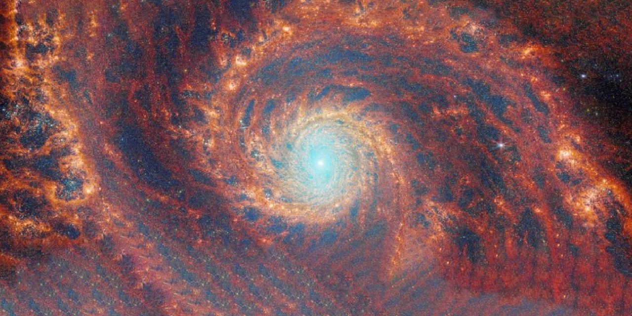 Hipnotize Eden Girdap Galaksisi Görüntülendi