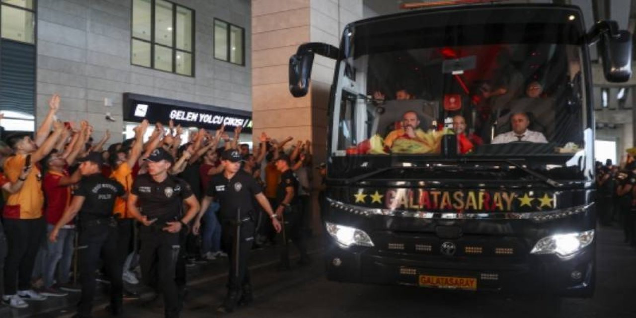 Galatasaray'ın Takım Otobüsüne Saldırı!