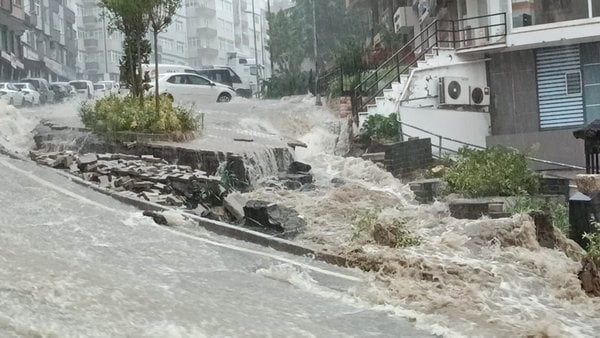 Samsun'da 13 ilçede uyum eğitimlerine sel nedeniyle bir gün ara verildi