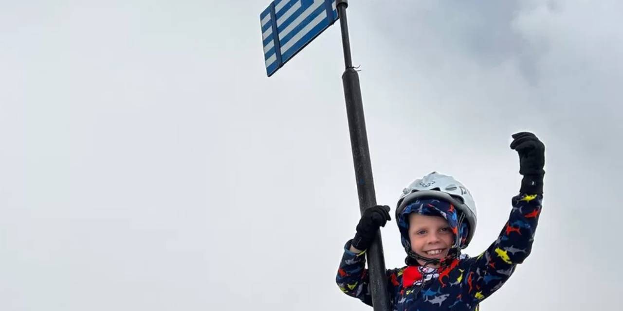 Daha yedi yaşında... 'Olimpos Dağı'na tırmanan en genç İngiliz