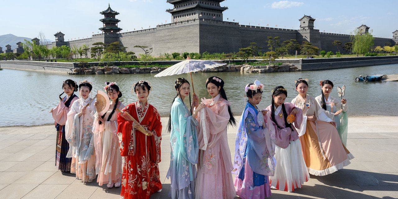 Çin'de Duyguları İnciten Kıyafetlere Hapis Cezası