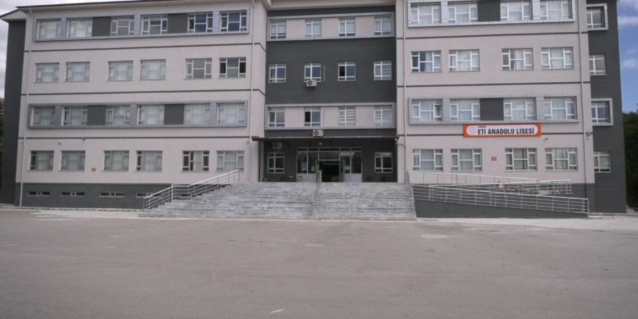 Çorum'daki Bazı Okullarda Atatürk Büstü De Bayrak Da Yok!