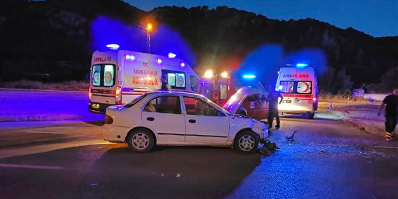 Feci Kaza! İki Otomobil Çarpıştı: 5 Kişi Yaralandı