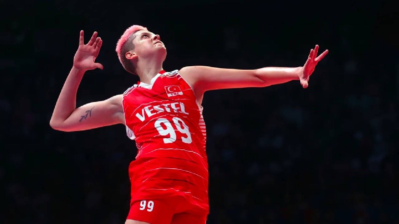 Ebrar Karakurt, "lezbiyen" paylaşımıyla meydan okudu: Ağlayarak duvarlarınıza yazabilirsiniz