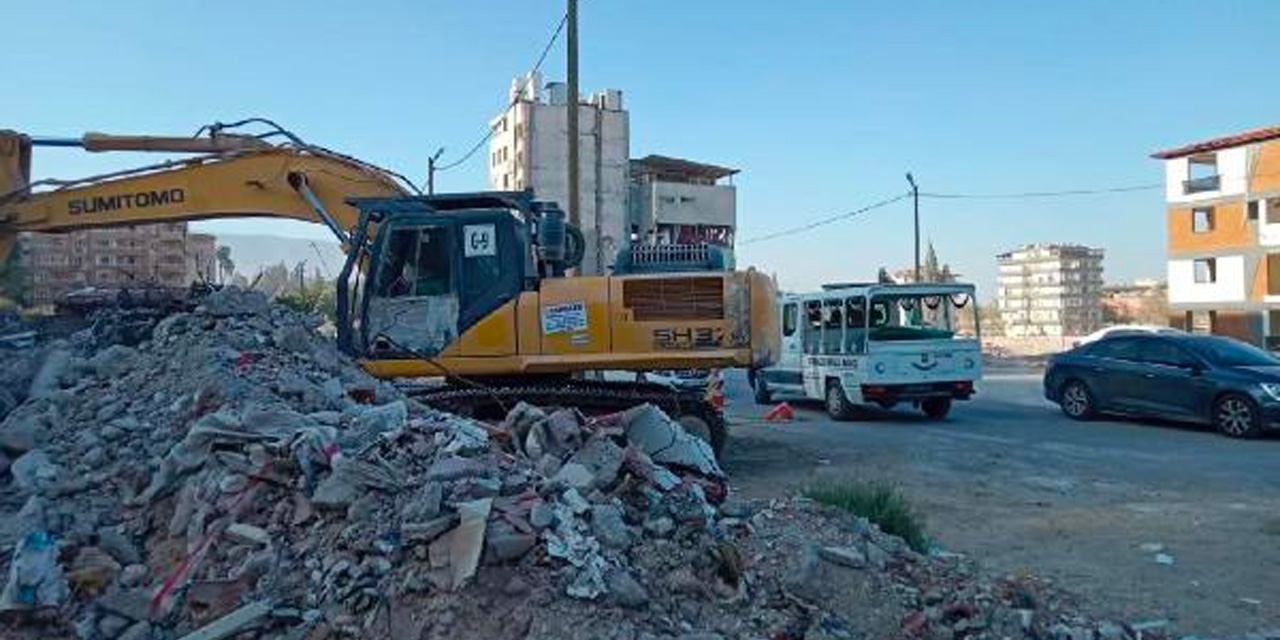 Depremin 215'inci Gününde Temel Kazısından Ceset Çıktı