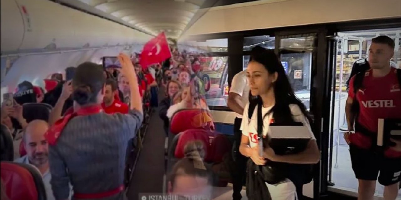 Futbolcular Eskişehir'e Özel Uçakla Gidip Gelirken... Filenin Sultanları Yine Tarifeli Uçağa Bindirildi!