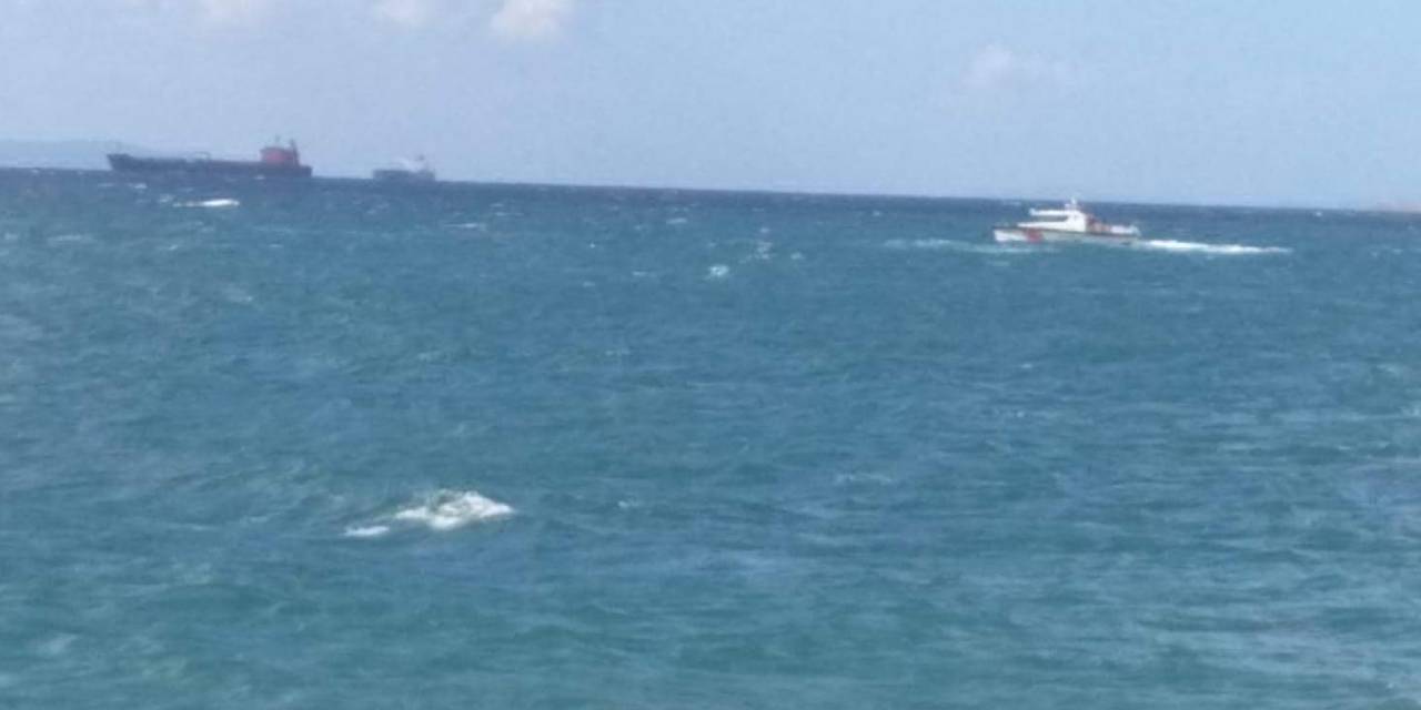 Denizde 13 saatlik kâbus! Şişme botla sürüklenen 4 kişi kurtarıldı