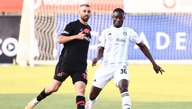 Beşiktaş'ın yeni transferi ilk maçında sakatlandı