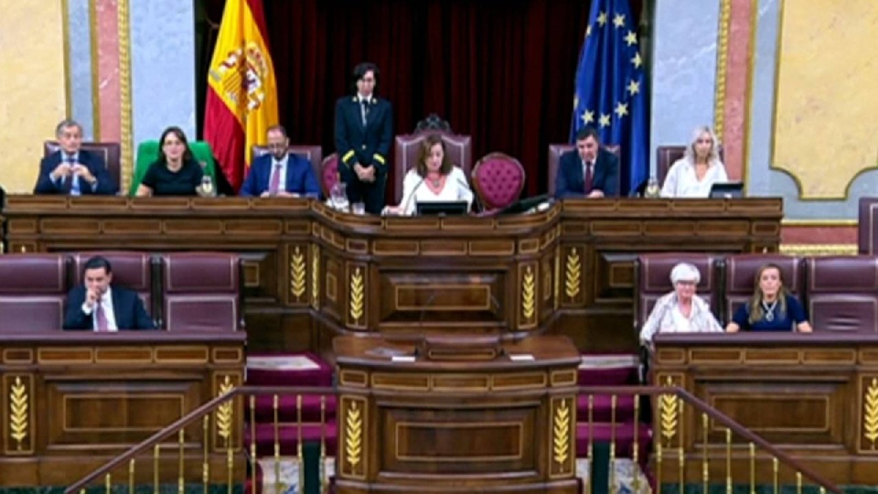 Tarihi anlar... İspanya'da Baskça, Katalanca ve Galiçyaca ilk kez Meclis'te kullanıldı