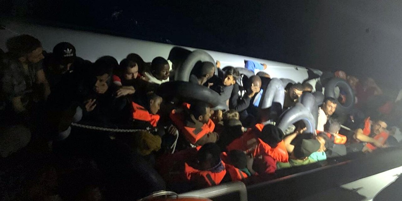 Lastik Bot İçerisinde 150 Kaçak Göçmen Yakalandı