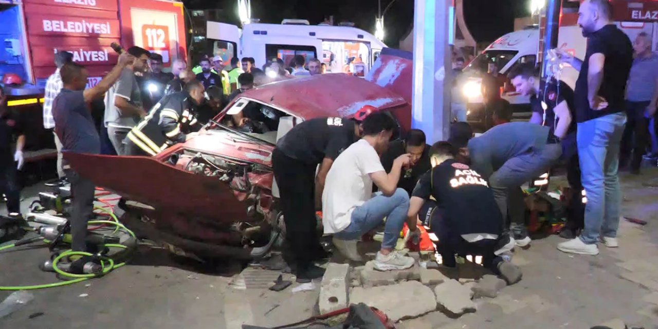 Elazığ'da Korkunç Kaza: Otomobiller Hurdaya Döndü! Çok Sayıda Yaralı...