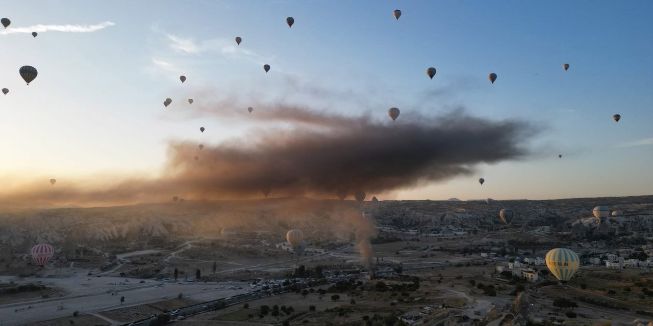 Kapadokya'da Yangın Çıktı, Turistler Balondan İzledi
