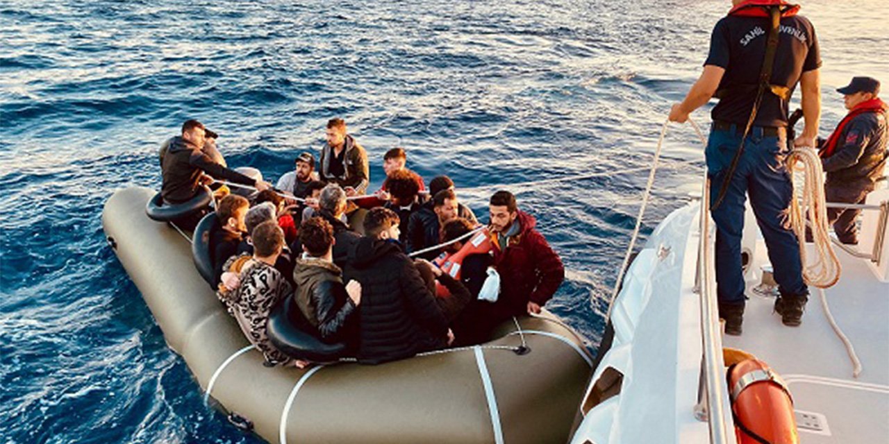 İzmir'de Dev Düzensiz Göçmen Operasyonu! Yüzlerce Kişi Yakalandı