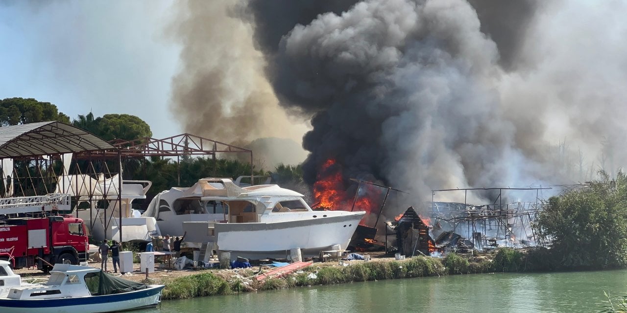 Antalya'da Lüks Tekneler Yandı, Zarar Dudak Uçuklattı