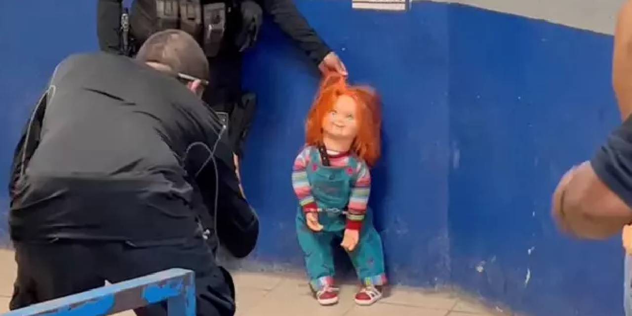 Sıra dışı olay! 'Şeytan bebek' Chucky gözaltına alındı