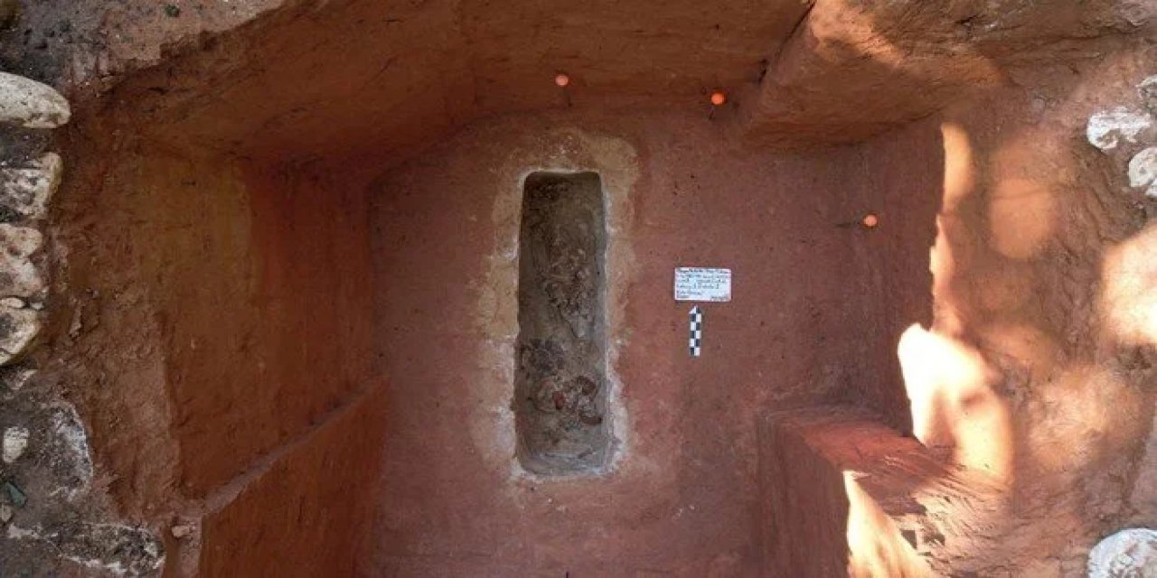 1200 Yılından Kalma 11 Gizli Mezar, Binden Fazla Arkeolojik Eser Bulundu