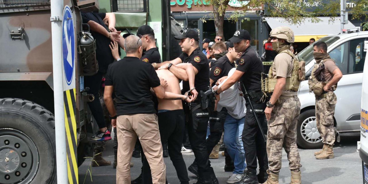 İzmir Adliyesi Önündeki Çatışmada 21 Gözaltı!