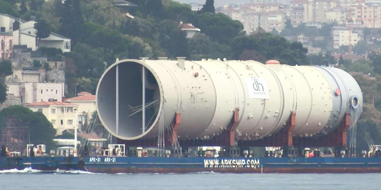 İstanbul Boğazı'nda şaşırtan görüntü