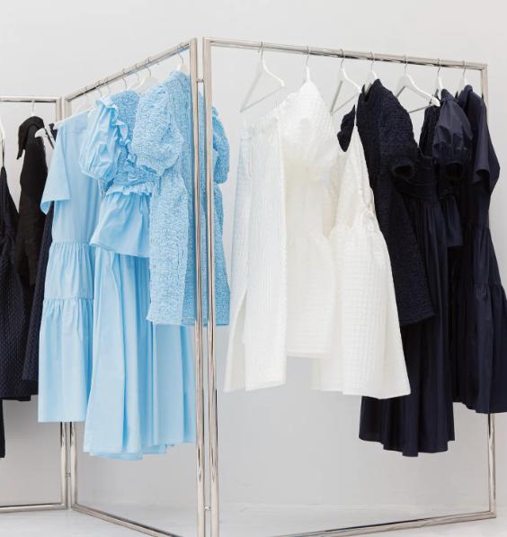 Artık kadınların giyim tercihleri" Minimalizm "yolunda !!! Tasarımcılar Paris Moda Haftası'nda "Scandi" stilini genişletiyor....