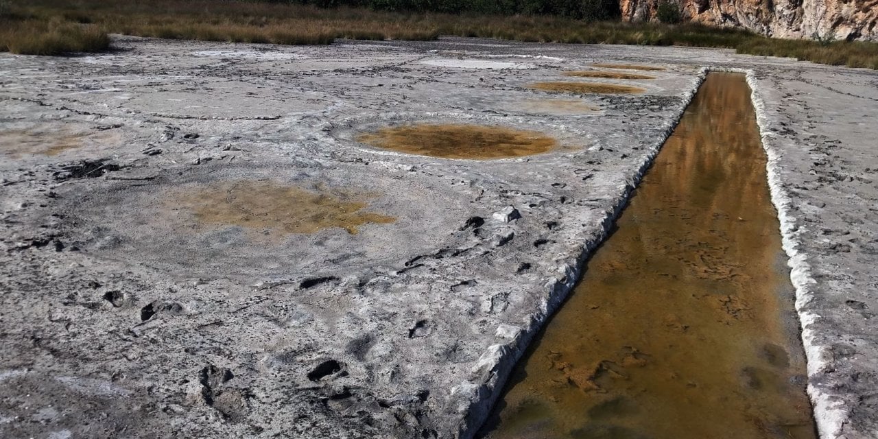Sular Çekildi, 2 Bin Yıllık Tuz Tesisi Ortaya Çıktı