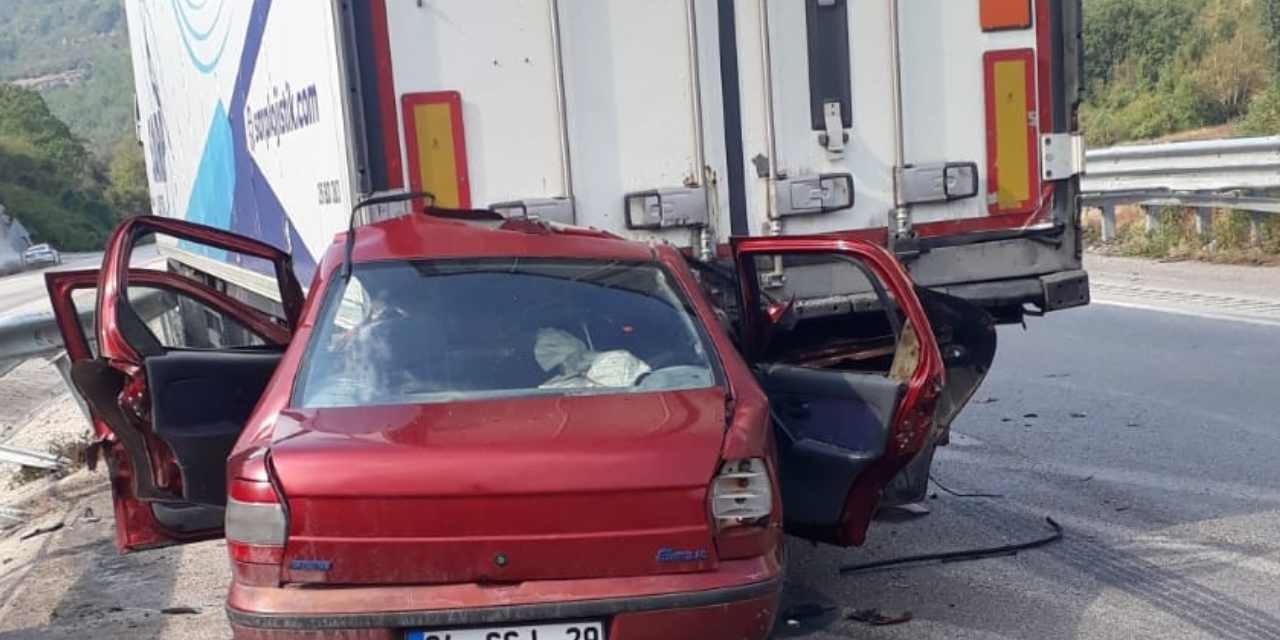 Otomobil TIR'a çarptı, feci kazada 3 kişi hayatını kaybetti