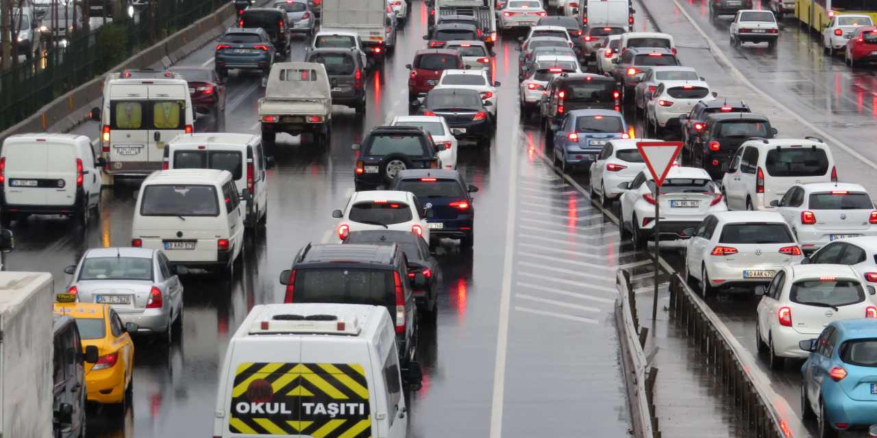 İstanbul'da haftanın ilk günü trafik yoğun