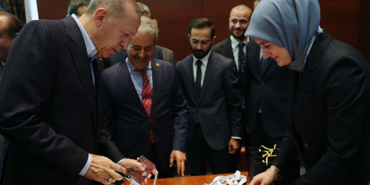 Erdoğan Kongre Öncesi Delege Kartını Aldı