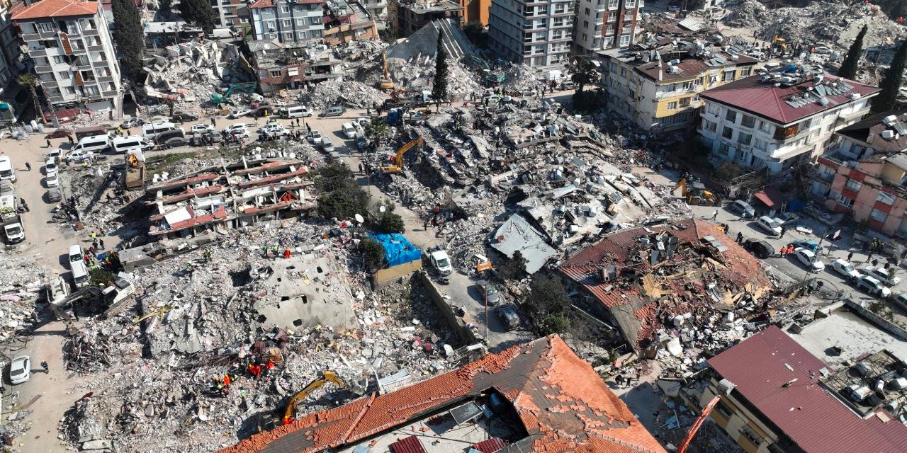 Depremde 36 Kişiye Mezar Olan Apartmanın Mimarı Tutuklandı!