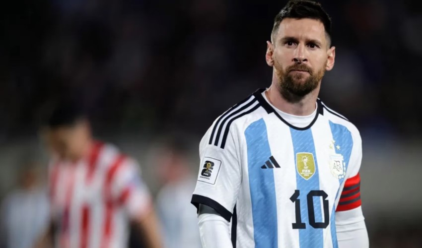 Paraguaylı futbolucu milli maçta Messi'ye tükürdü