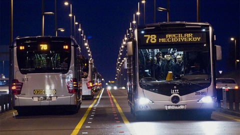 Dikkat! İstanbul'da Metrobüs 12 Saatliğine 2. Köprüden Gidecek