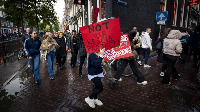 Amsterdam’da Seks İşçileri Amsterdam Belediyesi'nin 'Yeni Erotik Merkez' Planını Protesto Etti