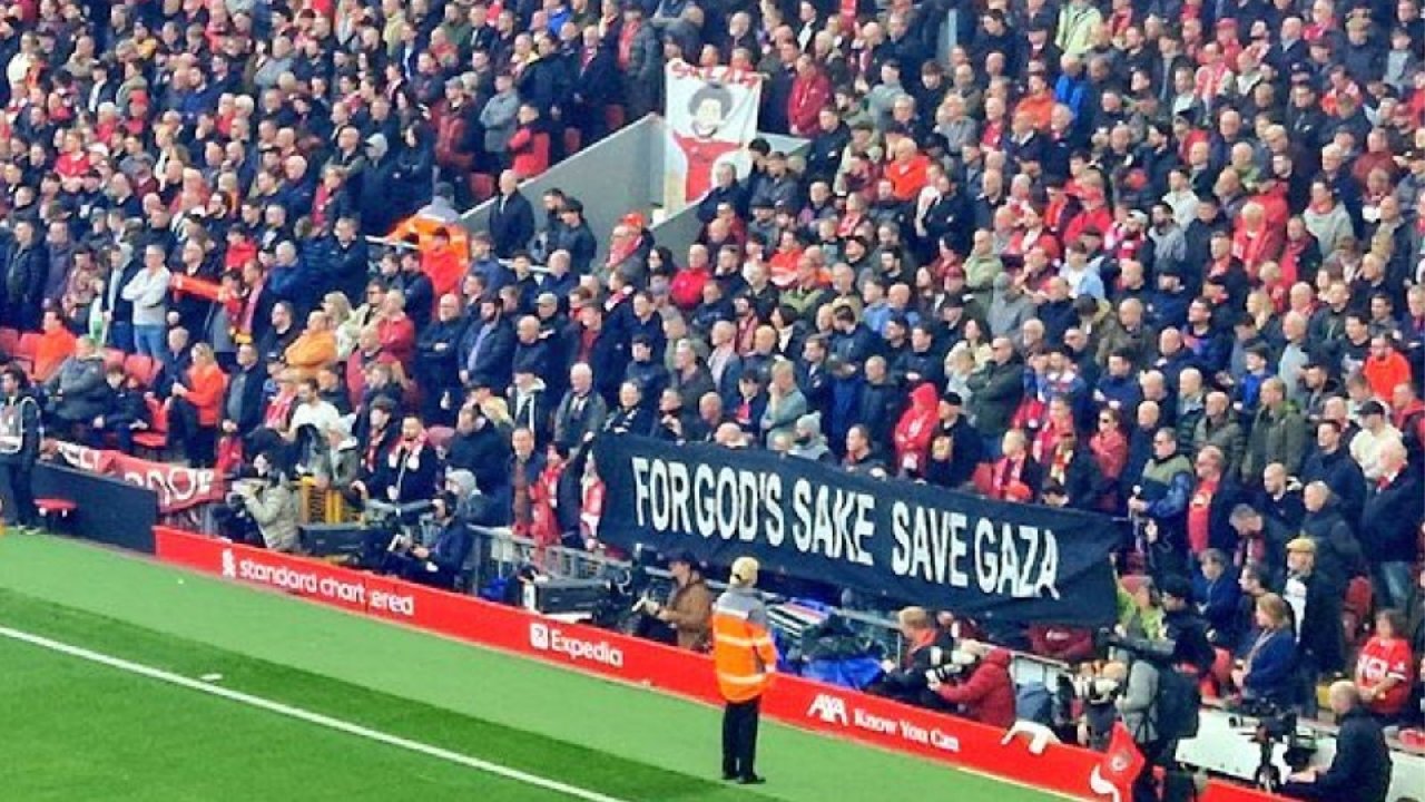 Liverpool-Everton Derbisinde Gazze İçin Pankart Açıldı: Tanrı İçin Gazze'yi Koruyun